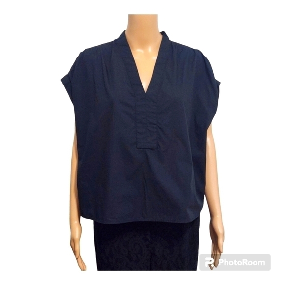 United Colors Of Benetton Tops - UNITED Colors Of Benetton V-Neck Black Top